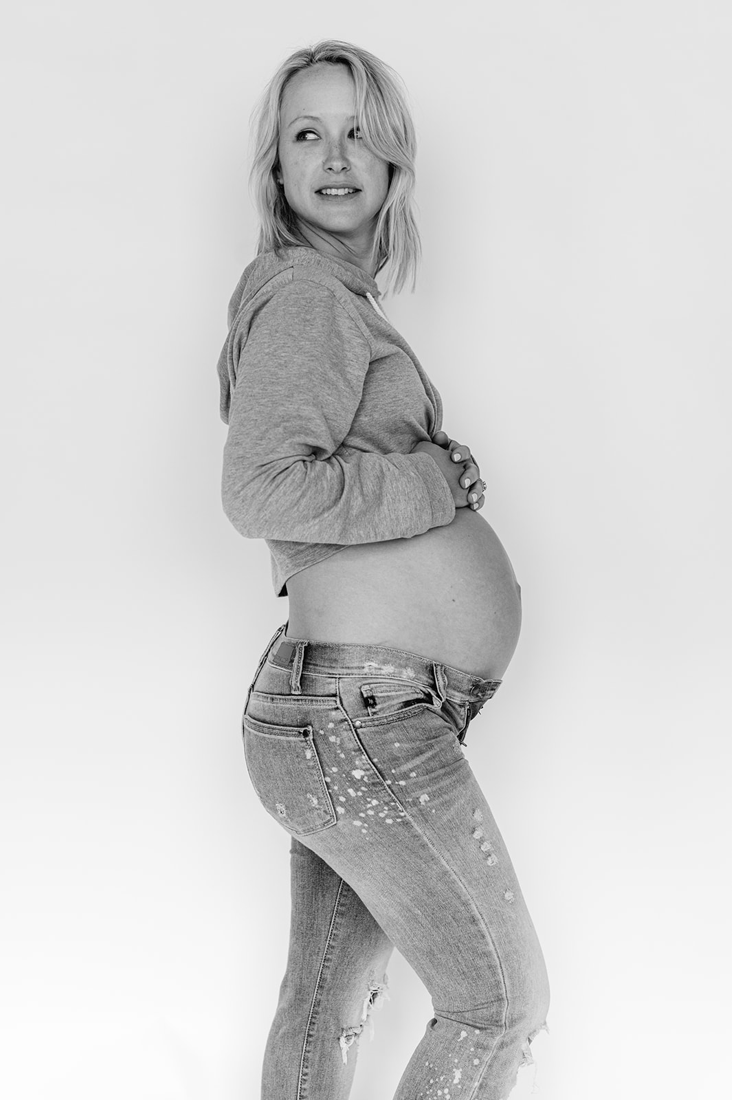Maternity Photos with Jeans: How to Do a Denim Maternity Shoot